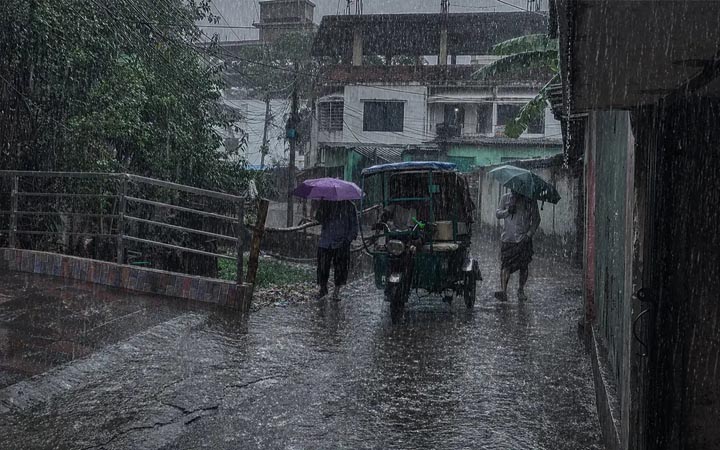 তীব্র গরমের পর চট্টগ্রামে স্বস্তির বৃষ্টি